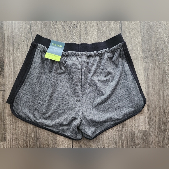 Women's active midrise shorts size M by Tek Gear NWT - Picture 5 of 5